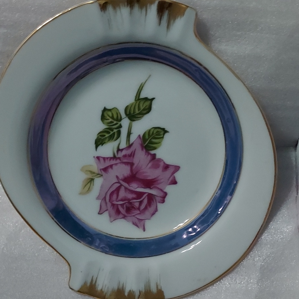 Vintage Porcelain Lusterware Rose Flower Ashtray,6 inches Wide. Trimmed in Gold